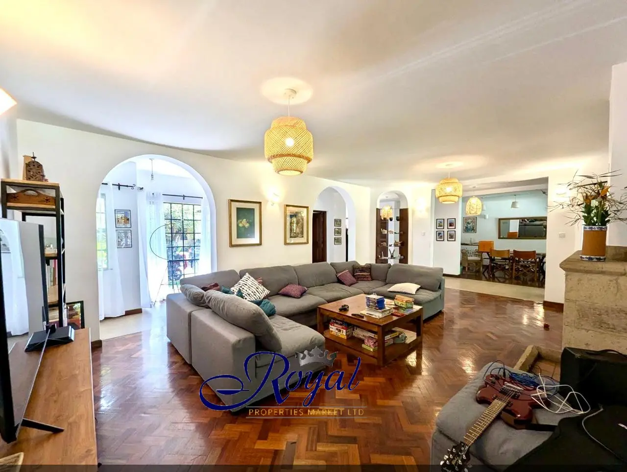 Spring Valley- Elegant 4-Bedroom Villa for Sale